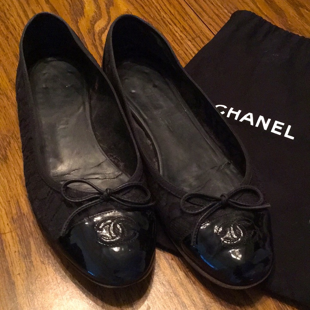 AUTHENTIC CHANEL BLACK BALLET FLATS WITH AUTHENTIC CHANEL BLACK DUST FOR SHOES